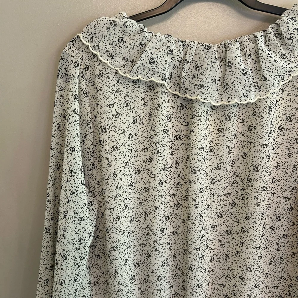 NWT Universal Thread long sleeved blouse with black design size L - Picture 13 of 16